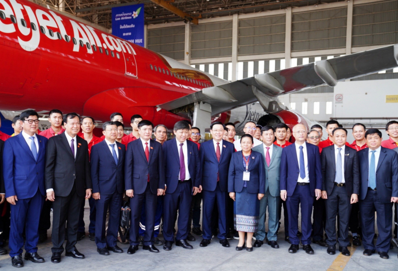 Chủ tịch Quốc hội Vương Đình Huệ dự Lễ ký kết hợp tác toàn diện giữa Vietjet và Lao Airlines -0