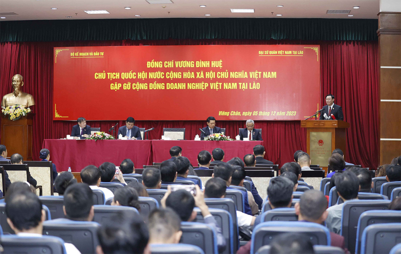 Chủ tịch Quốc hội Vương Đình Huệ: Tạo đột phá trong hợp tác kinh tế, thương mại là nguyện vọng cháy bỏng của cả Việt Nam và Lào -0