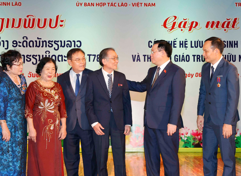 Chủ tịch Quốc hội Vương Đình Huệ: Dù thời cuộc đổi thay, tình cảm thủy chung, son sắt Việt - Lào mãi luôn không thay đổi