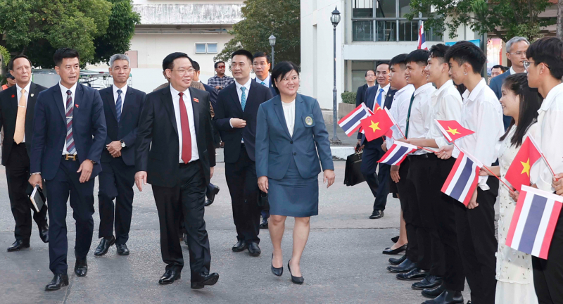 Chủ tịch Quốc hội Vương Đình Huệ thăm Đại học Hoàng gia Rajabhat Udon Thani