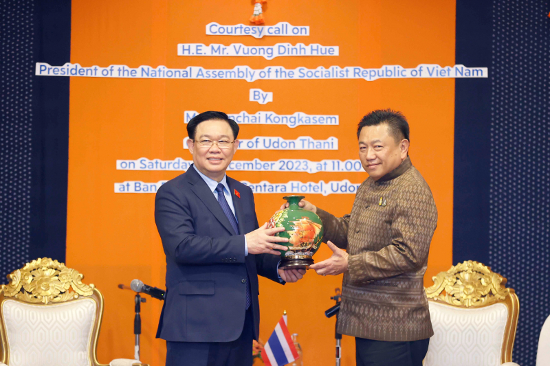 Chủ tịch Quốc hội Vương Đình Huệ tiếp Tỉnh trưởng tỉnh Udon Thani, Thái Lan