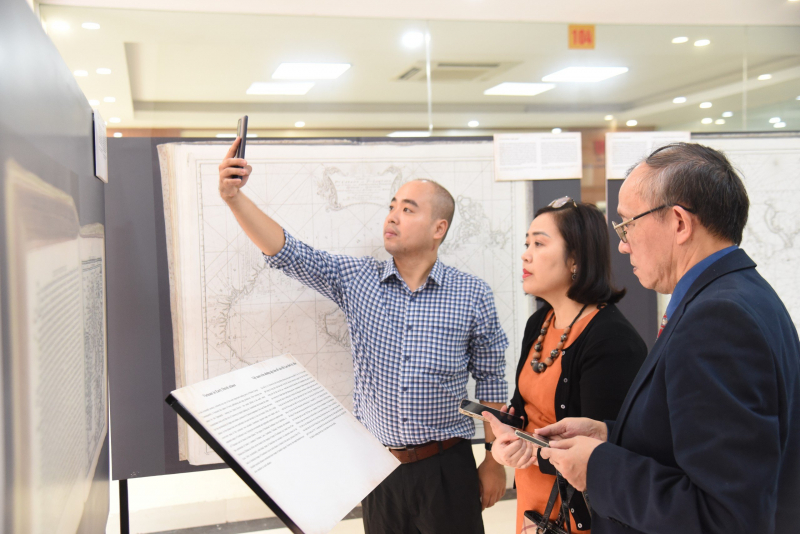 Khai mạc Trưng bày “Vẽ bản đồ Rồng: Việt Nam trong mắt các nhà làm bản đồ Hà Lan” -0