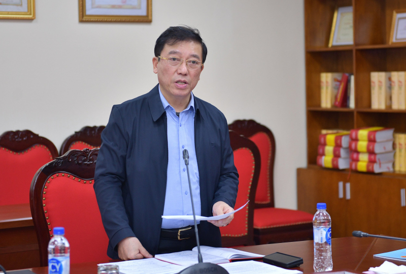 Phó Trưởng ban Thường trực Ban Công tác đại biểu Nguyễn Tuấn Anh trình bày báo cáo - ảnh: T.Chi