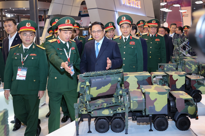 Thủ tướng Phạm Minh Chính tham quan Triển lãm Quốc phòng quốc tế 2022 do Bộ Quốc phòng Việt Nam tổ chức. Ảnh: Nhật Bắc (VGP)