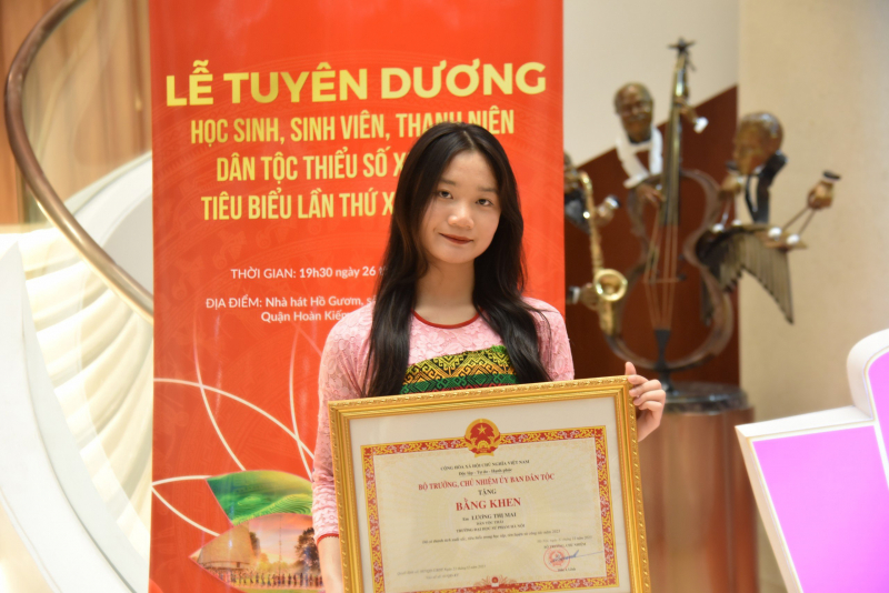 Nữ sinh tới từ “bản xa nhất, xã xa nhất, huyện xa nhất của tỉnh Thanh Hoá” và hành trình trở thành Á khoa khối C00 tỉnh -0