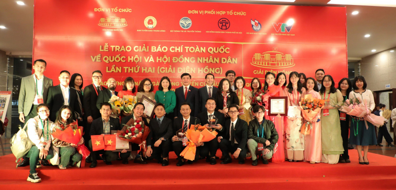 Chủ tịch Quốc hội Vương Đình Huệ dự Lễ trao Giải Diên Hồng lần thứ Hai - năm 2024 -0