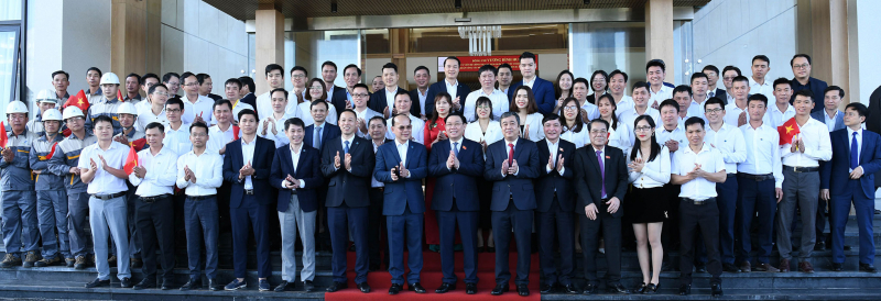 Chủ tịch Quốc hội Vương Đình Huệ thăm, tặng quà công nhân, gia đình chính sách tại tỉnh Thái Bình -0