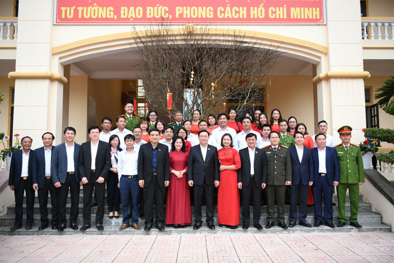 Một số hình ảnh Chủ tịch Quốc hội Vương Đình Huệ tới thăm xã Tăng Thành, huyện Yên Thành, tỉnh Nghệ An -2