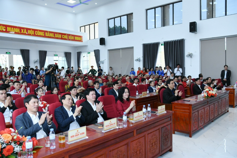 Một số hình ảnh Chủ tịch Quốc hội Vương Đình Huệ tới thăm xã Tăng Thành, huyện Yên Thành, tỉnh Nghệ An -5