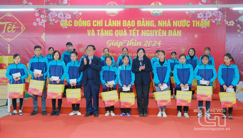 Trưởng Ban Tuyên giáo Trung ương Nguyễn Trọng Nghĩa thăm, tặng quà Tết tại Thái Nguyên -0