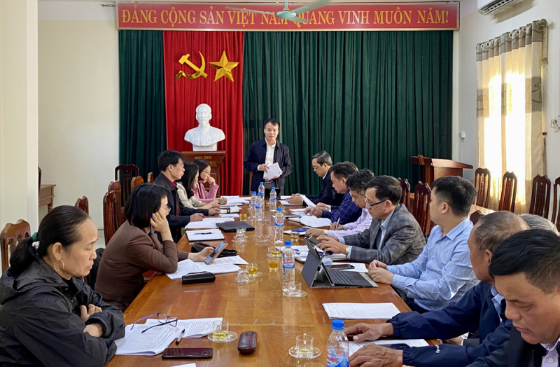 Ban Pháp chế HĐND tỉnh Bắc Giang khảo sát, lấy ý kiến về dự thảo Nghị quyết quy định một số nội dung liên quan đến người hoạt động không chuyên trách cấp xã và thôn, tổ dân phố - ẢNH  HẰNG NGA