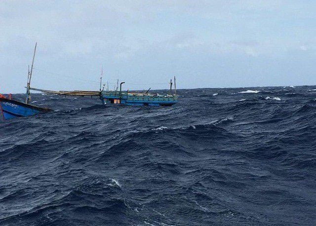 Vụ 2 tàu cá Quảng Bình chìm trên biển: Tìm thấy thi thể 2 ngư dân -0