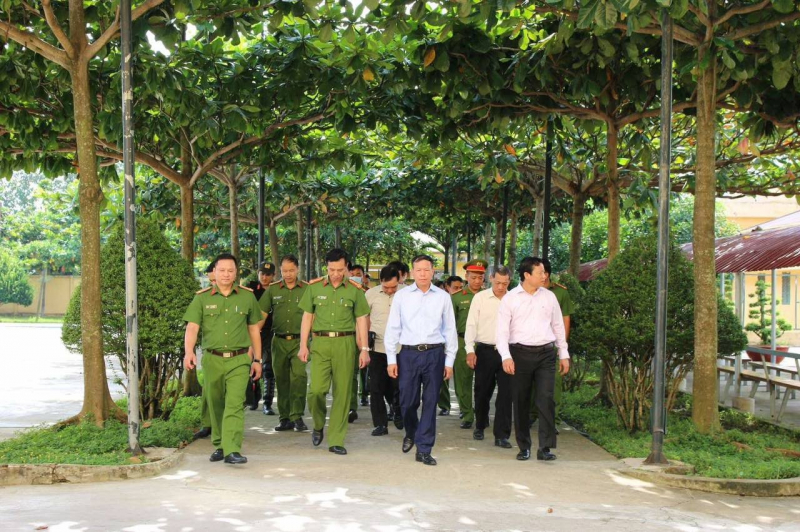 Đoàn công tác Cục Cảnh sát Quản lý Trại giam kiểm tra công tác đảm bảo an ninh dịp Tết tại trại giam Thanh Phong