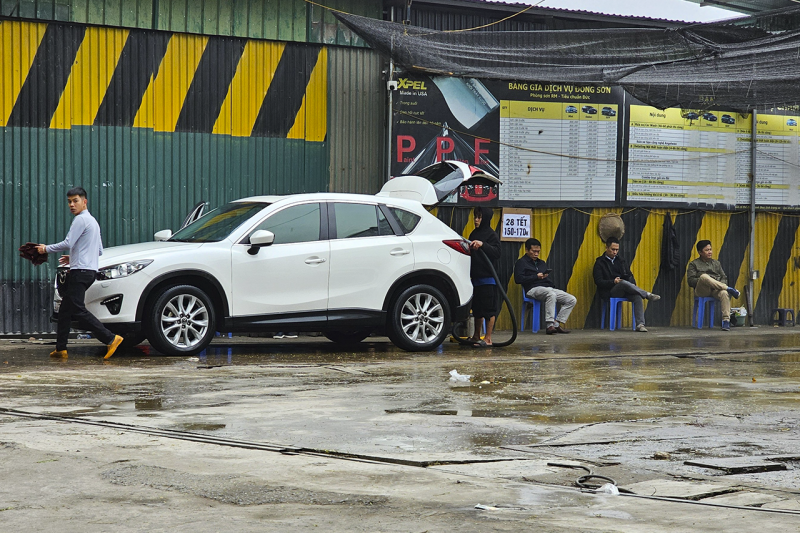 Hà Nội: Dịch vụ rửa xe nhộn nhịp, kiếm bộn dịp cận Tết -0