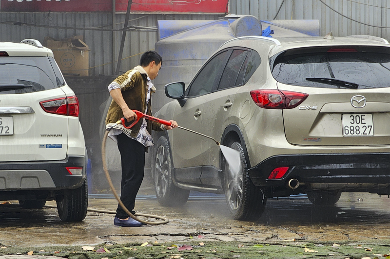 Hà Nội: Dịch vụ rửa xe nhộn nhịp, kiếm bộn dịp cận Tết -0