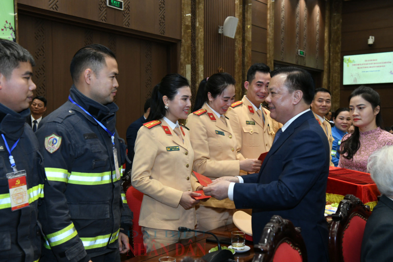 Chủ tịch Quốc hội Vương Đình Huệ thăm, chúc Tết Đảng bộ, chính quyền và Nhân dân Thủ đô Hà Nội -1