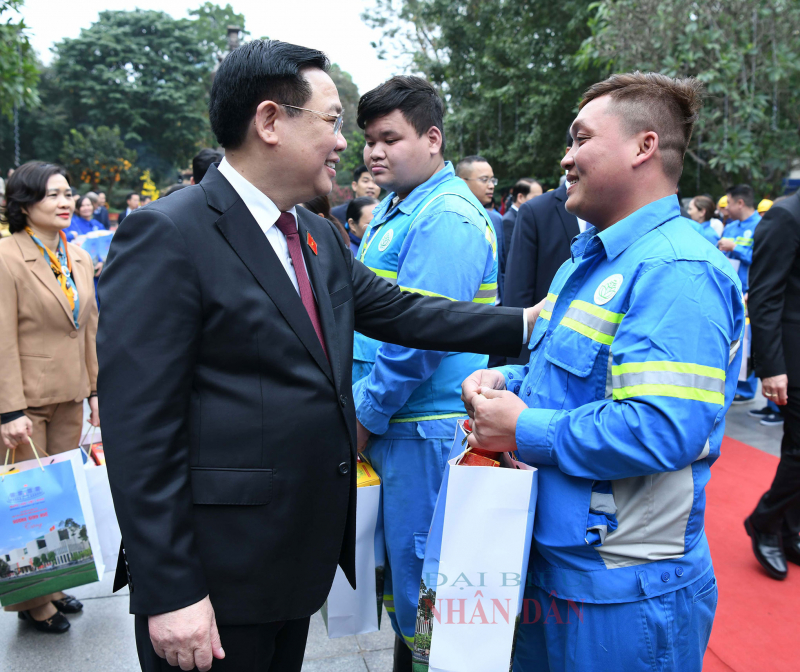 Chủ tịch Quốc hội Vương Đình Huệ thăm, chúc Tết Đảng bộ, chính quyền và Nhân dân Thủ đô Hà Nội -1