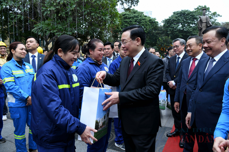 Chủ tịch Quốc hội Vương Đình Huệ thăm, chúc Tết Đảng bộ, chính quyền và Nhân dân Thủ đô Hà Nội -2