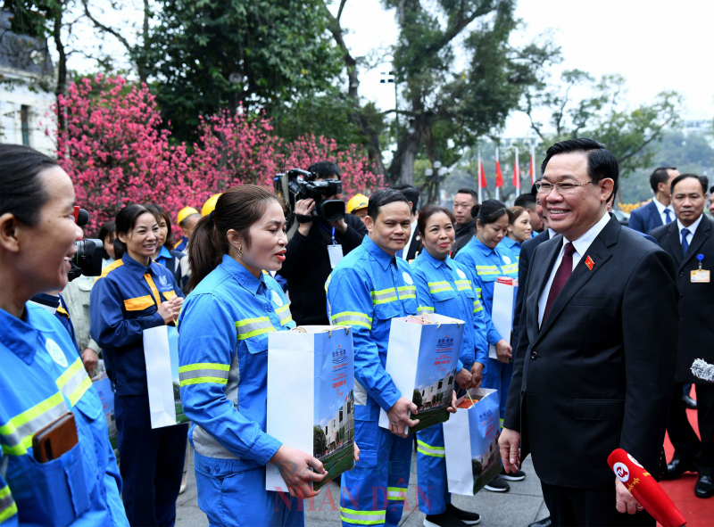 Chủ tịch Quốc hội Vương Đình Huệ thăm, chúc Tết Đảng bộ, chính quyền và Nhân dân Thủ đô Hà Nội -3