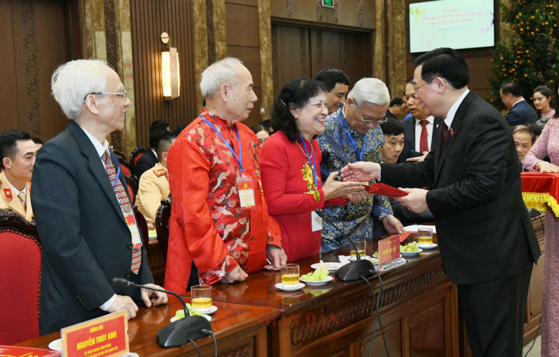 Chủ tịch Quốc hội Vương Đình Huệ thăm, chúc Tết Đảng bộ, chính quyền và Nhân dân Thủ đô Hà Nội -4