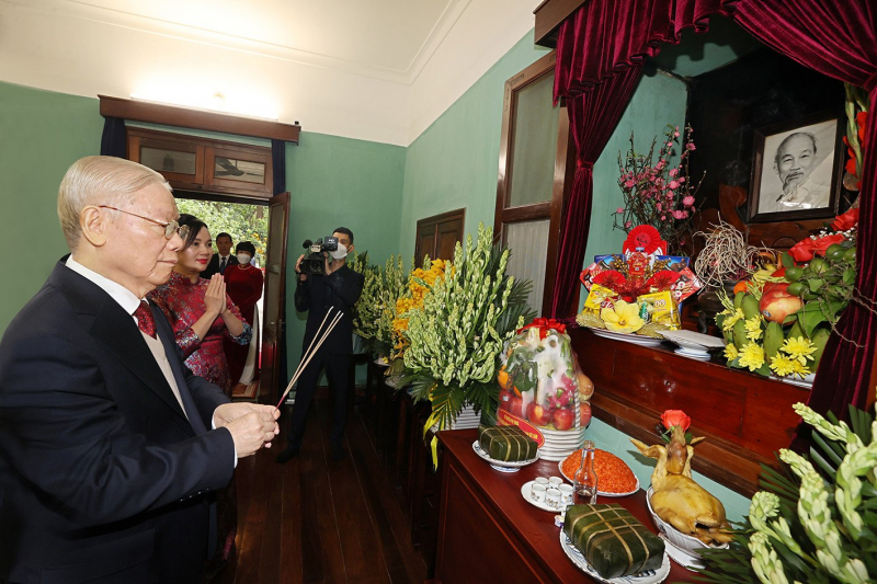 Tổng Bí thư Nguyễn Phú Trọng dâng hương tưởng niệm Chủ tịch Hồ Chí Minh tại Nhà 67 -0