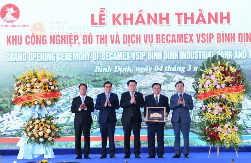 Chủ tịch Quốc hội Vương Đình Huệ dự lễ khánh thành Khu công nghiệp, đô thị và dịch vụ Becamex VSIP Bình Định -0