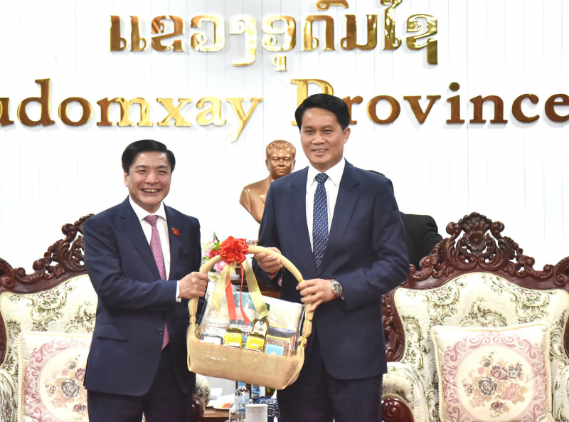Tổng Thư ký Quốc hội, Chủ nhiệm Văn phòng Quốc hội Bùi Văn Cường gặp Bí thư Tỉnh ủy, Chủ tịch tỉnh Oudomxay, Lào -0