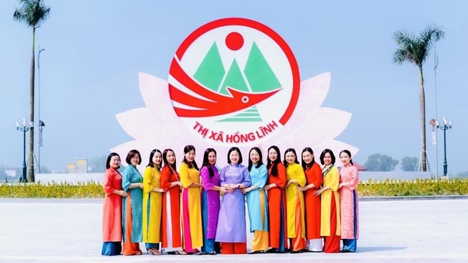  Nữ đại biểu HĐND hai cấp thị xã Hồng Lĩnh, Hà Tĩnh hưởng ứng Tuần lễ áo dài