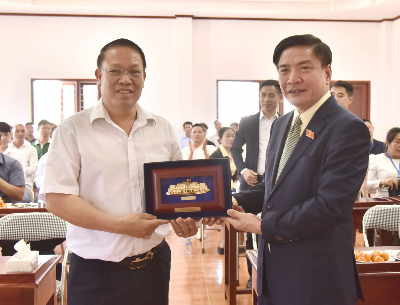 Tổng Thư ký Quốc hội, Chủ nhiệm Văn phòng Quốc hội Bùi Văn Cường gặp mặt Hội người Việt Nam tỉnh Oudomxay, Lào -0