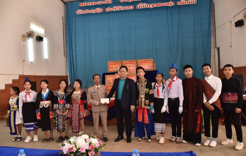 Đoàn Ban Thư ký Quốc hội Lào và Văn phòng Quốc hội Việt Nam thăm Trường dân tộc nội trú tỉnh Oudomxay, Lào -0