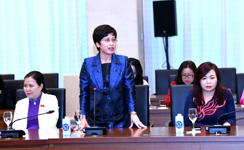 Chủ tịch Quốc hội Vương Đình Huệ gặp mặt nữ đại biểu Quốc hội chuyên trách ở Trung ương, nữ cán bộ, lãnh đạo các cơ quan của Ủy ban Thường vụ Quốc hội, Văn phòng Quốc hội -0