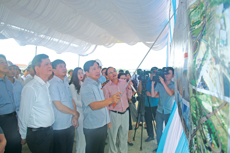 Đoàn giám sát của Quốc hội kiểm tra tiến độ thi công Dự án thành phần 3 cao tốc Biên Hòa - Vũng Tàu tại khu vực  thị xã Phú Mỹ