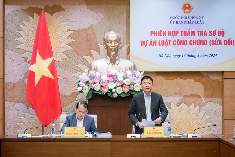 Bộ trưởng Bộ Tư pháp Lê Thành Long phát biểu tại phiên họp