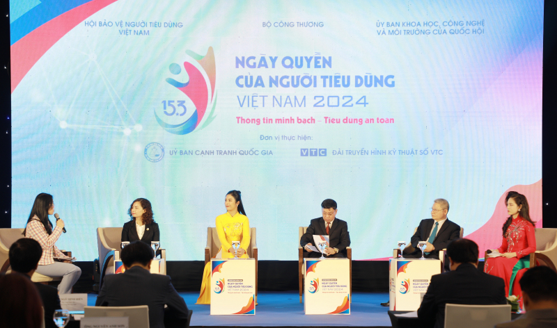 Các đại biểu thảo luận tại Ngày Quyền của người tiêu dùng Việt Nam