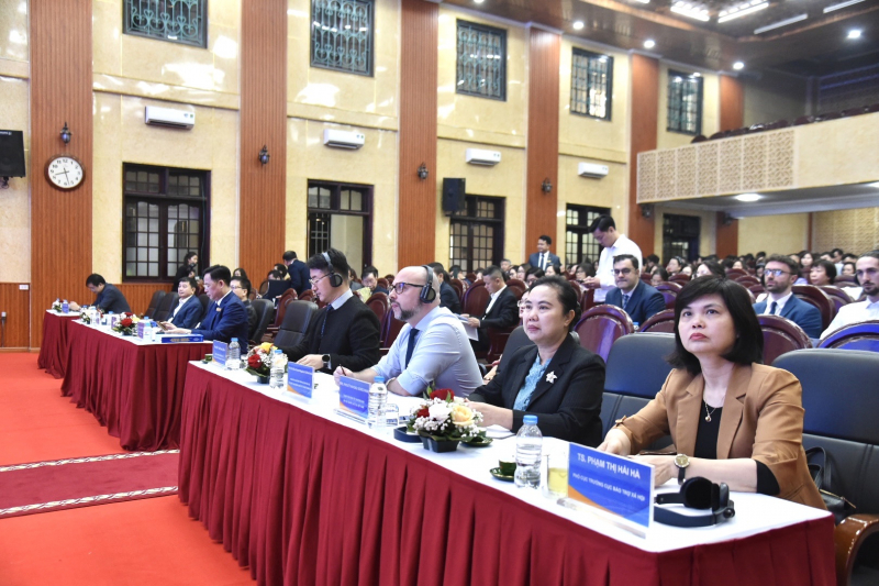 Hàng trăm đại biểu tham dự Hội thảo khoa học quốc tế về phát triển công tác xã hội với người lao động tại Việt Nam -0