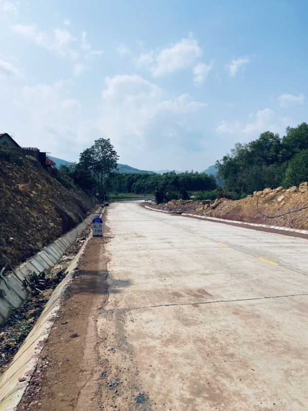 Bắc Giang: Thi công dự án đường bê tông hơn 65 tỷ đồng, Công ty CP đầu tư xây dựng Hải Long vô trách nhiệm đổ đất thải bừa bãi -0