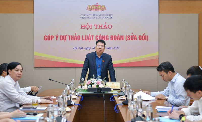 Viện trưởng Viện Nghiên cứu lập pháp Nguyễn Văn Hiển phát biểu tại hội thảo