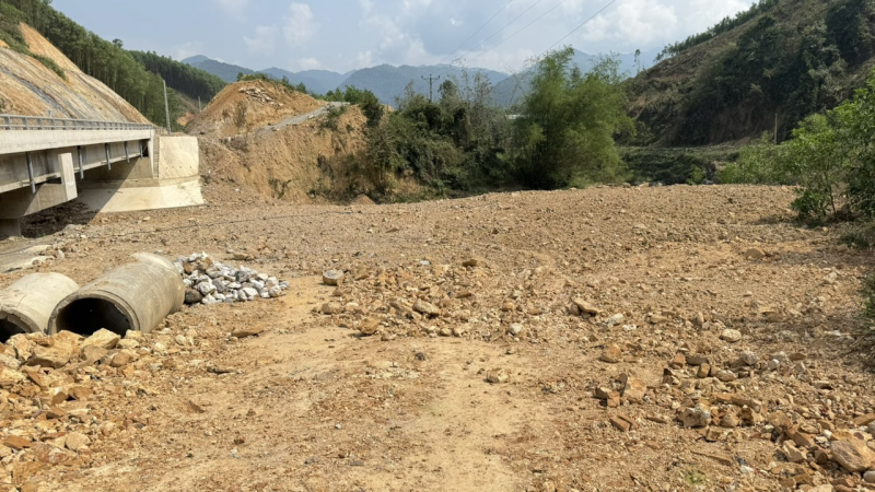 Bắc Giang: Doanh nghiệp tiếp thu, cam kết khắc phục ngay việc đổ đất thải không đúng vị trí -0
