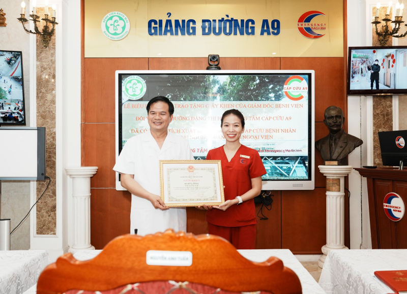 Nữ điều dưỡng A9 Bạch Mai cứu sống du khách tại Đà Nẵng được khen thưởng -0