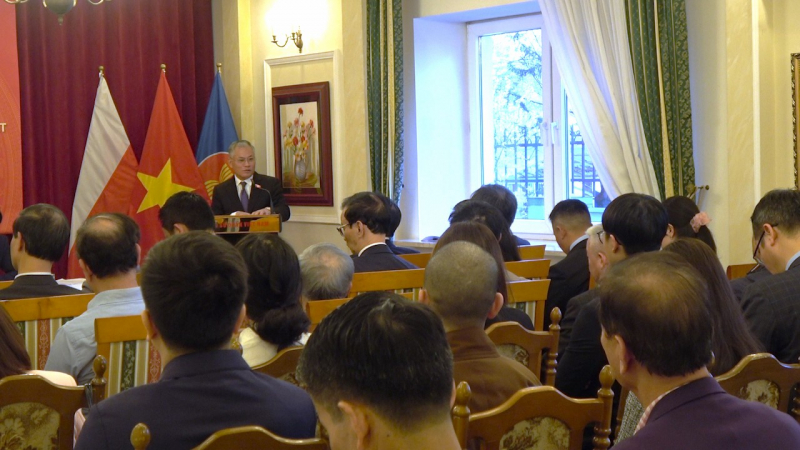 Phó Chủ tịch Quốc hội, Thượng tướng Trần Quang Phương gặp gỡ đại diện cộng đồng người Việt Nam tại Ba Lan -0
