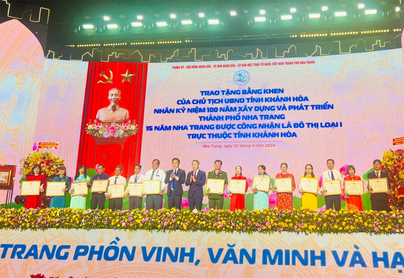 Phó Chủ tịch Thường trực Quốc hội Trần Thanh Mẫn dự Lễ kỷ niệm 100 năm xây dựng và phát triển thành phố Nha Trang, Khánh Hòa -1