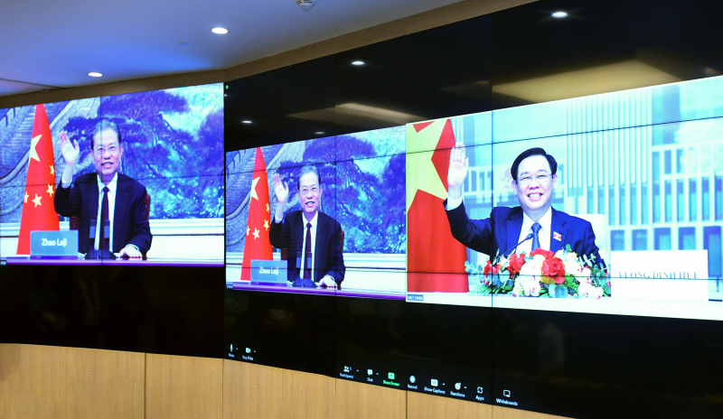 Chủ tịch Quốc hội Vương Đình Huệ hội đàm trực tuyến với Ủy viên trưởng Nhân đại toàn quốc Trung Quốc Triệu Lạc Tế tháng 3.2023