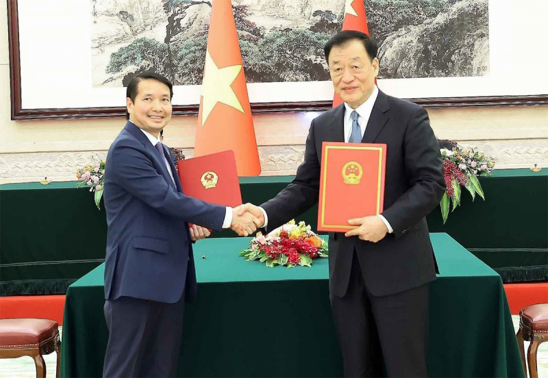 Văn phòng Quốc hội Việt Nam và Văn phòng Ủy ban Thường vụ Nhân đại toàn quốc Trung Quốc lần đầu tiên ký Bản ghi nhớ hợp tác -1