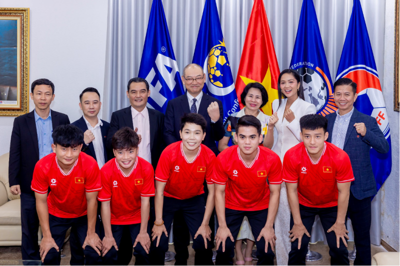 Tập đoàn dược phẩm hàng đầu của Nhật Bản chính thức là nhà tài trợ các đội tuyển bóng đá Quốc gia Việt Nam năm 2024-2027
