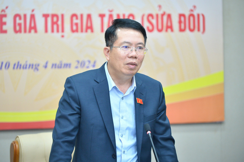 Viện trưởng Viện Nghiên cứu lập pháp Nguyễn Văn Hiển phát biểu tại hội thảo 