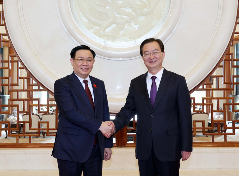 Chủ tịch Quốc hội Vương Đình Huệ tiếp Bí thư Tỉnh ủy Vân Nam, Trung Quốc -0