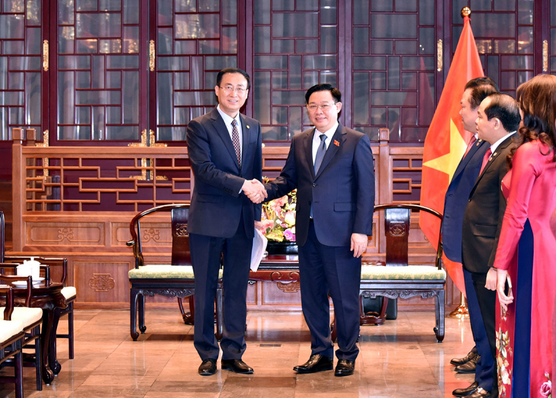 Chủ tịch Quốc hội Vương Đình Huệ thăm chính thức nước Cộng hòa Nhân dân Trung Hoa -4