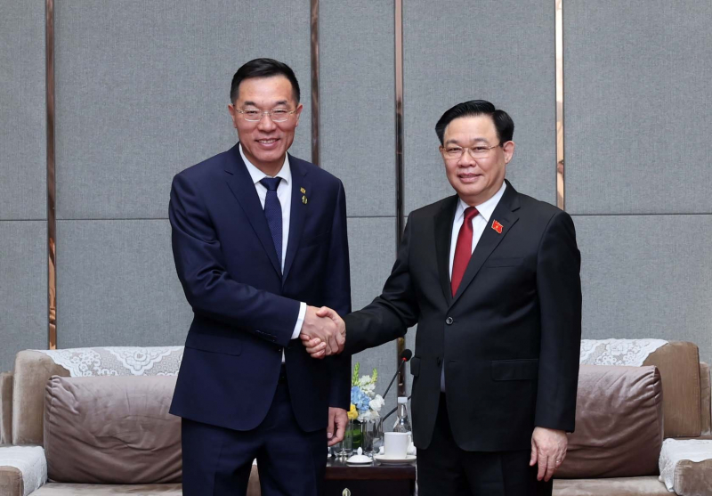 Chủ tịch Quốc hội Vương Đình Huệ tiếp lãnh đạo một số tập đoàn Trung Quốc tại tỉnh Vân Nam
