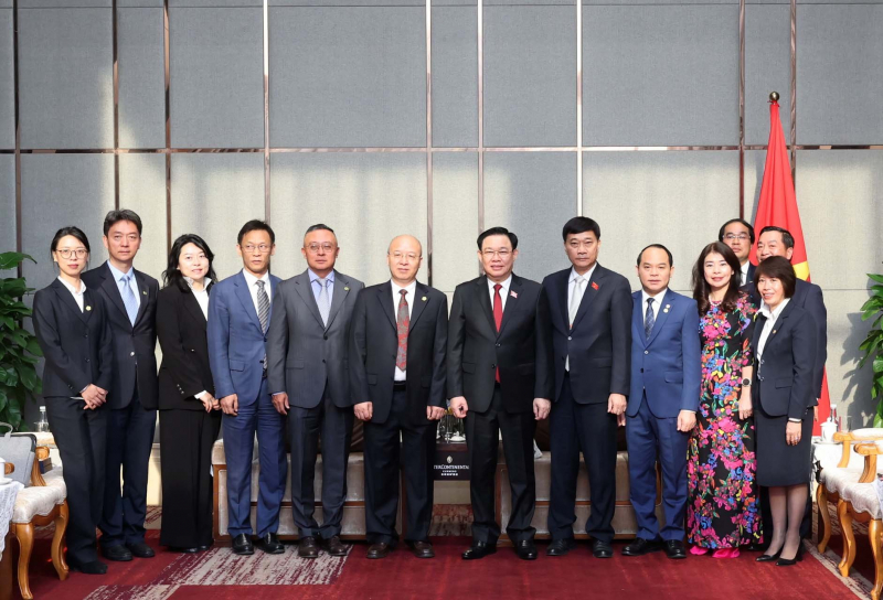 Chủ tịch Quốc hội Vương Đình Huệ tiếp lãnh đạo một số tập đoàn Trung Quốc tại tỉnh Vân Nam -1