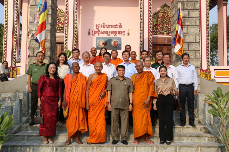 Chủ tịch Hội đồng Dân tộc Y Thanh Hà Niê Kđăm chúc Tết đồng bào dân tộc Khmer tại An Giang -0